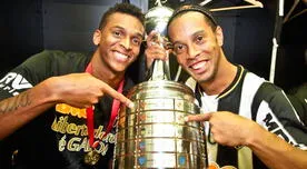 Ronaldinho Gaúcho y su inédita celebración con la Copa Libertadores [FOTOS]