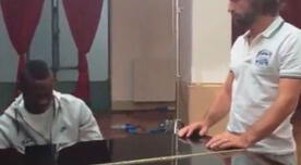 Mario Balotelli sorprendió tocando el himno italiano con piano [VIDEO]