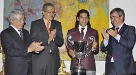Radamel Falcao fue galardonado con el trofeo Comunidad Iberoamericana al ‘Mejor Deportista’ [FOTOS]