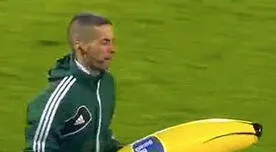 Gervinho: hinchas del Feyenoord le lanzaron plátano gigante y él les respondió con gol [VIDEO]