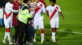 Selección Peruana: hincha ingresó a la cancha para pedirle la camiseta a Carlos Zambrano en la Copa América 2015