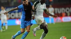 Luis Advíncula casi anota su primer gol con el Bursaspor pero el palo se lo negó [VIDEO]