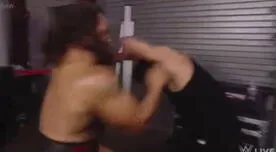WWE Raw: Rusev no se aguantó las ganas y buscó a Roman Reigns para darle una paliza antes de su pelea | VIDEO 