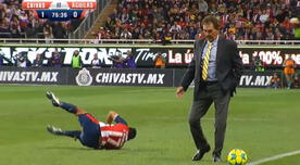 Insólito: Ricardo La Volpe, DT del América, se metió a la cancha, le quitó el balón a jugador rival y se fue expulsado | VIDEO
