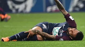 Dani Alves sufrió una lesión en su rodilla derecha y preocupa a todo Brasil