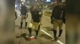 Policía pisotea y rompe instrumentos de la barra de Universitario en el Monumental [VIDEO] 