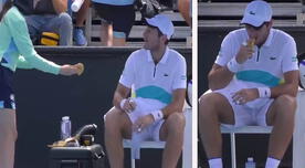 Tenista del Australian Open pide a recogebolas que le pelara un plátano y árbitro reclama: "No es tu esclava"