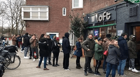 Coronavirus: ciudadanos hacen largas colas para comprar cannabis en Holanda [VIDEO]