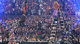 Recuerda el 'Spear' de Edge a Jeff Hardy en WrestleMania X-Seven [VIDEO]