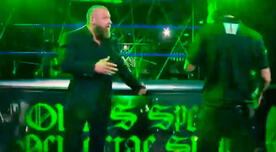 Triple H intentó hacer su clásica entrada en WWE, pero le arrebataron su botella de agua [VIDEO]