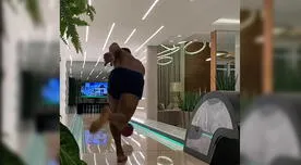 Douglas Costa implementa una pista de bowling en su mansión [VIDEO]