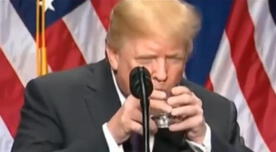 Donald Trump no puede levantar vaso de agua y en Estados Unidos especulan con su estado de salud [VIDEO]