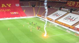 Galatasaray vs Fenerbahce: una bengala cayó en el campo a pesar de jugar sin público [VIDEO]