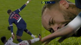 Neymar sale del campo llorando y en camilla tras dura falta de Mendes en el PSG vs. Lyon - VIDEO
