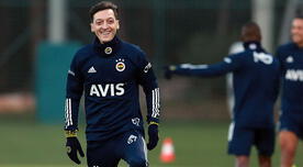 Mesut Ozil fue oficializado como nuevo jugador del Fenerbahce