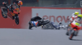 Tuvo que ser trasladado en helicóptero: terrible accidente de Jason Dupasquier en Moto3