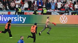 Hincha desnudo invade campo de Wembley durante la final de la Euro