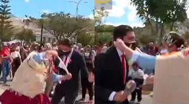 Cajamarca: Sacan a bailar a reportero de Latina mientras hacía transmisión en vivo