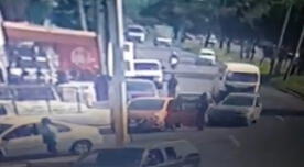 Ladrón es embestido por un auto para evitar atraco en el Edomex - VIDEO