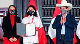 Angélica Espinoza fue condecorada por Pedro Castillo en Palacio de Gobierno
