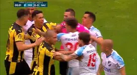 Se picó el clásico uruguayo: Jugadores protagonizaron la primera pelea del partido
