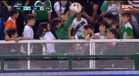 La curiosa pelea entre niños por la pelota del Banfield vs Arsenal La curiosa pelea entre niños por la pelota del Banfield vs Arsenal