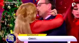 Susy Díaz y Carlos Galdós se dieron un beso en pleno programa por Navidad