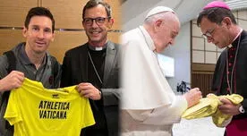 ¿Al equipo de Dios? Messi posó con camiseta de club del Vaticano firmada por el Papa Francisco