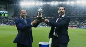 ¡Orgullo peruano! Claudio Pizarro presentó el trofeo del Mundial de Clubes junto a Cafú