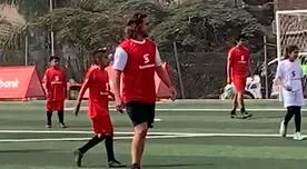 Grande 'Tarzan': Puyol jugó una 'pichanga' junto a un grupo de niños en San Juan de Lurigancho