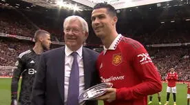 Alex Ferguson le entrega valioso premio a Cristiano Ronaldo por llegar a los 700 goles