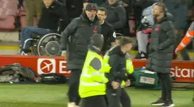 Klopp enloqueció contra hincha que invadió el campo tras el 7-0 de Liverpool - VIDEO