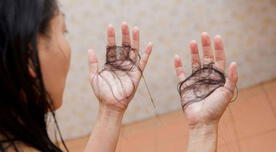 ¿Se te cae mucho el cabello al bañarte? Conoce los motivos y cómo solucionar este problema