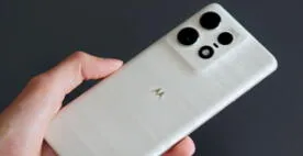 El Motorola con mejor pantalla y más barato que el iPhone 16: procesador gamer, triple cámara y carga en 15 minutos