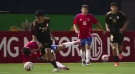 Joao Grimaldo dio catedra de "chocolate" y se llevó a un jugador chileno en el Perú vs Chile Joao Grimaldo dio catedra de "chocolate" y se llevó a un jugador chileno en el Perú vs Chile
