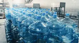 PELIGRO para consumidores: ordenan RETIRO MASIVO de esta popular agua embotellada por contaminación en Estados Unidos