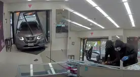 Ladrones ESTRELLAN auto en joyería para hacer robo de 1 millón de dólares: momento fue grabado en VIDEO Ladrones ESTRELLAN auto en joyería para hacer robo de 1 millón de dólares: momento fue grabado en VIDEO