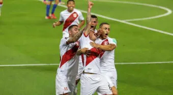 Peru Se Quedo Con El Clasico Derroto 2 0 A Chile Por Eliminatorias