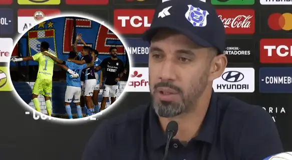 DT de 2 de Mayo paralizó conferencia para rendirse ante dos jugadores de Cristal: "Mucho nivel"