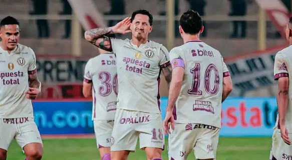 ¡Sigue en carrera! Universitario goleó 3-0 a Juan Pablo II y sueña con el Clausura ¡Sigue en carrera! Universitario goleó 3-0 a Juan Pablo II y sueña con el Clausura
