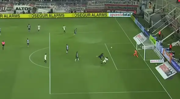 Martín Pérez Guedes anotó un golazo para el 1-0 de Universitario sobre Alianza Lima