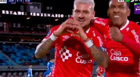 Carlos Garcés sacó un fuerte cabezazo y puso el 1-1 de Cienciano sobre Juventud a los 87 minutos