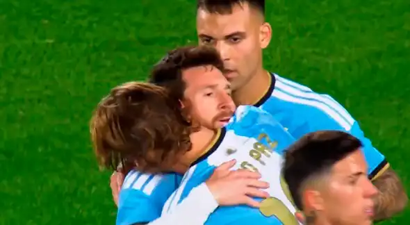 ¡Del rey para el sucesor! Gol de Nico Paz para poner el 2-0 de Argentina contra Benín