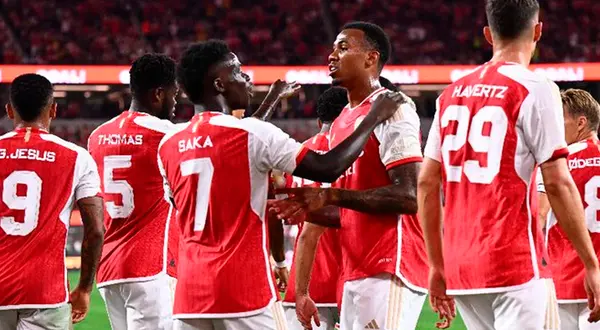 Arsenal le remontó el partido 4-3 a Barcelona por el Soccer Champions Tour 2023