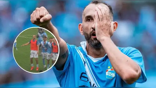 Hernán Barcos celebró triunfo de Sporting Cristal ante Alianza Lima al término del partido