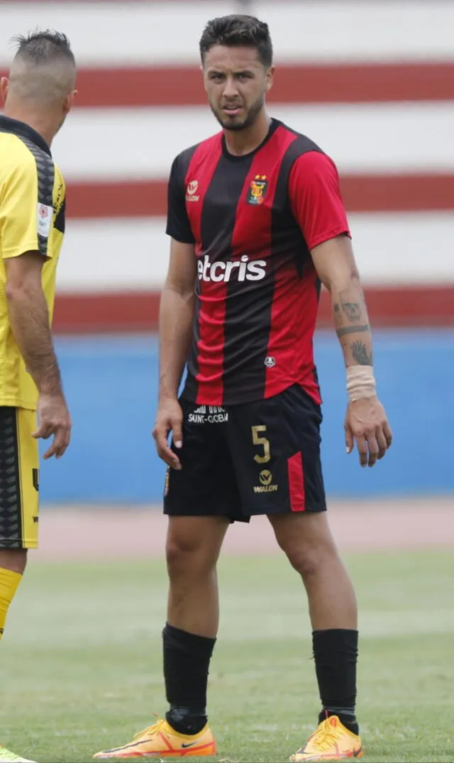 Alec Deneumostier, defensa de FBC Melgar