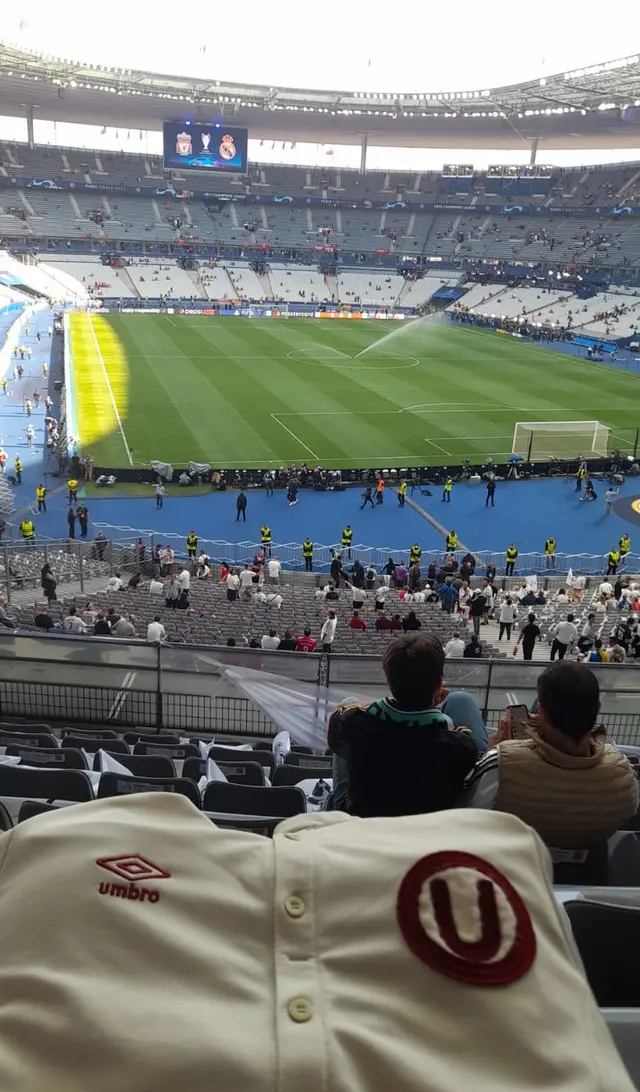 Camiseta de la U en Stade de France.