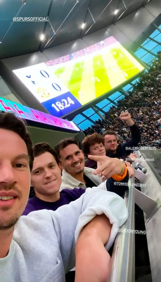 Tom Hollando viendo al Tottenham. Foto: Instagram. Tom Hollando viendo al Tottenham. Foto: Instagram.