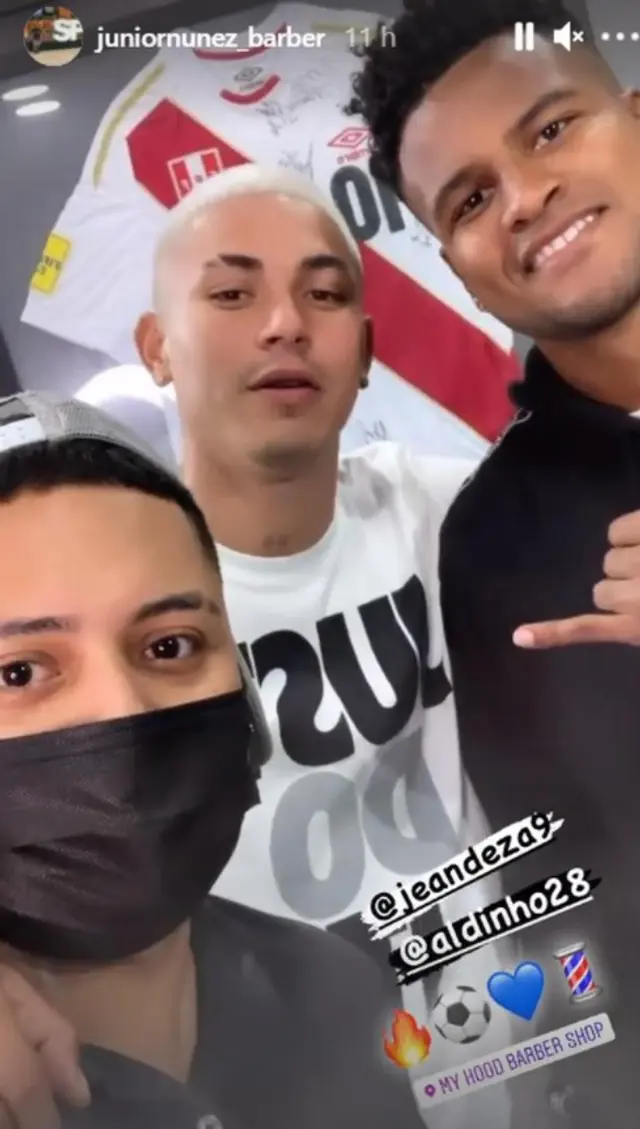 Jean Deza y Aldair Rodríguez en una barbería