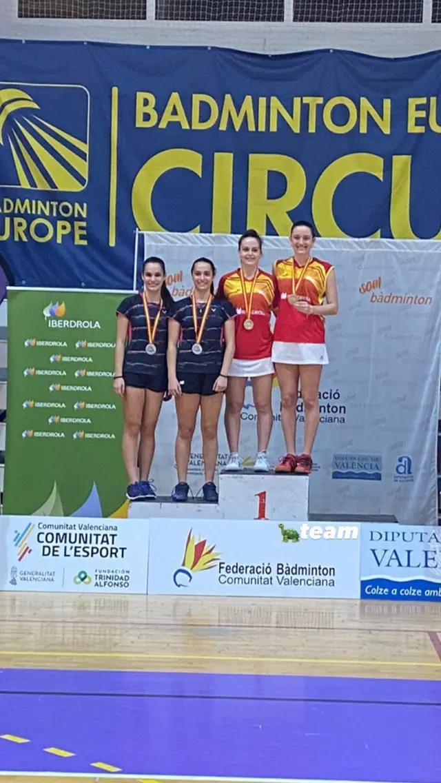 Badmintonistas Rafaela y Fernanda   
